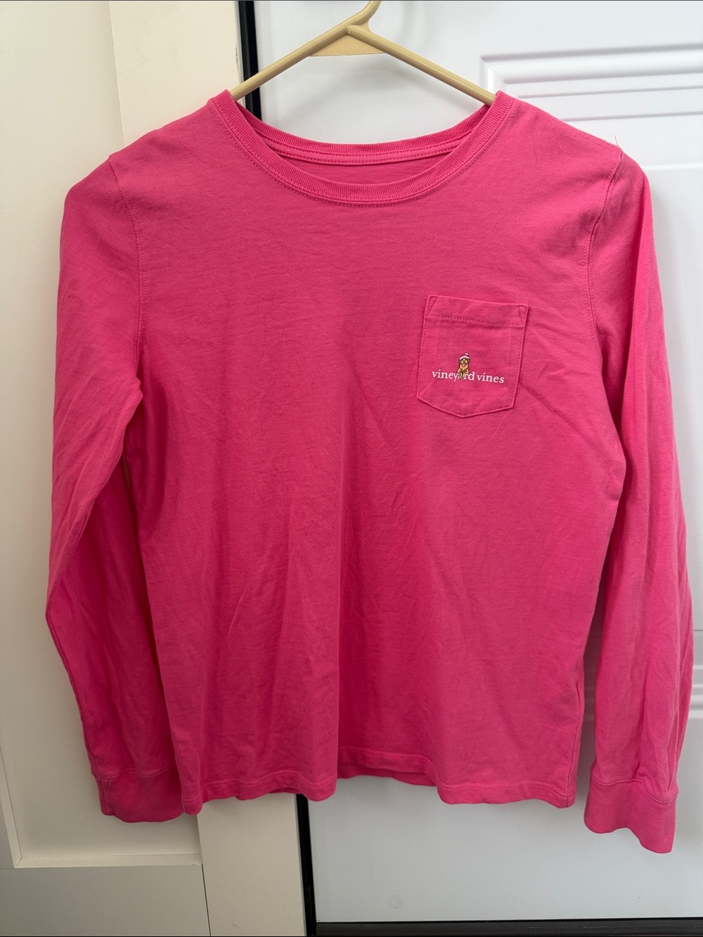 Vineyard Vines sleigh dogs long sleeve pocket tee